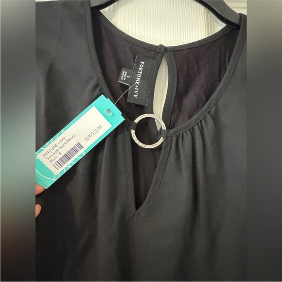 Sara split Neck Blouse - Black - S - Picture 5 of 6